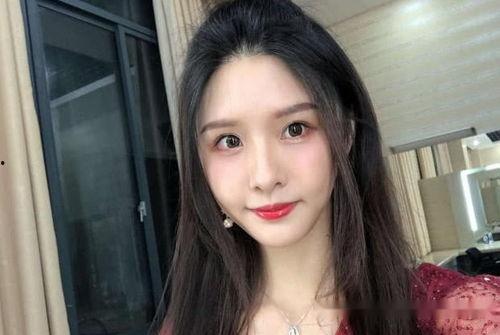 冷冷不冷女主播照片